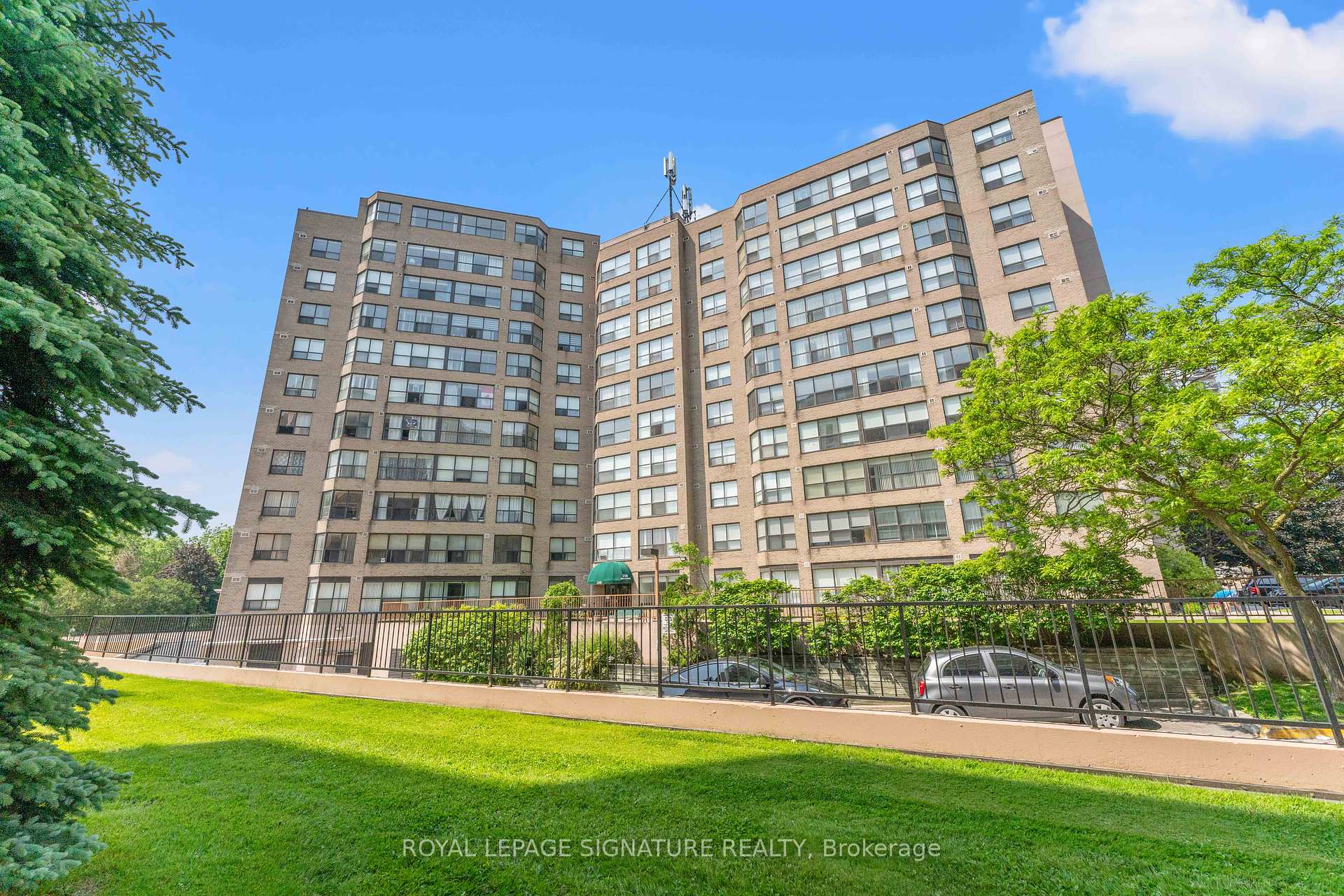 1007 - 250 Davis Drive, Newmarket, ON L3Y 7T7