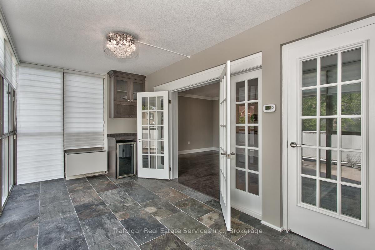 101 - 162 Reynolds Street, Oakville, ON L6J 3K9