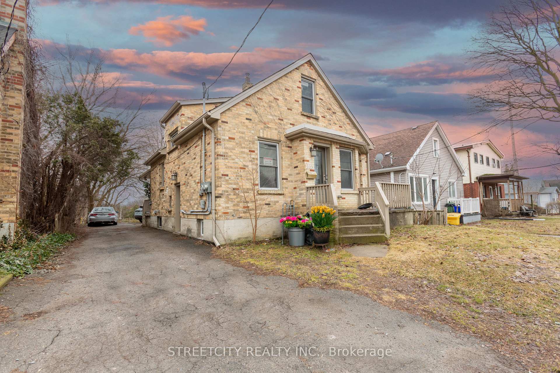 1053 Oxford Street E, London East, ON N5Y 3L2