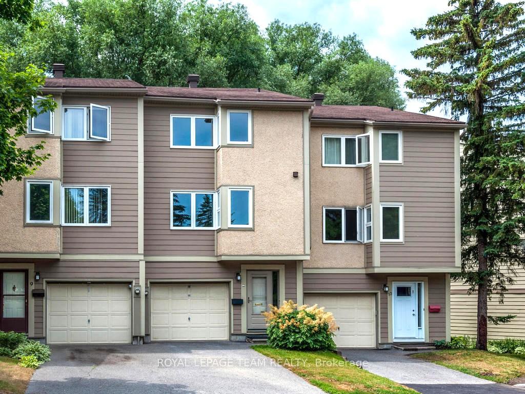 11 Peary Way, Kanata, ON K2L 1Z9