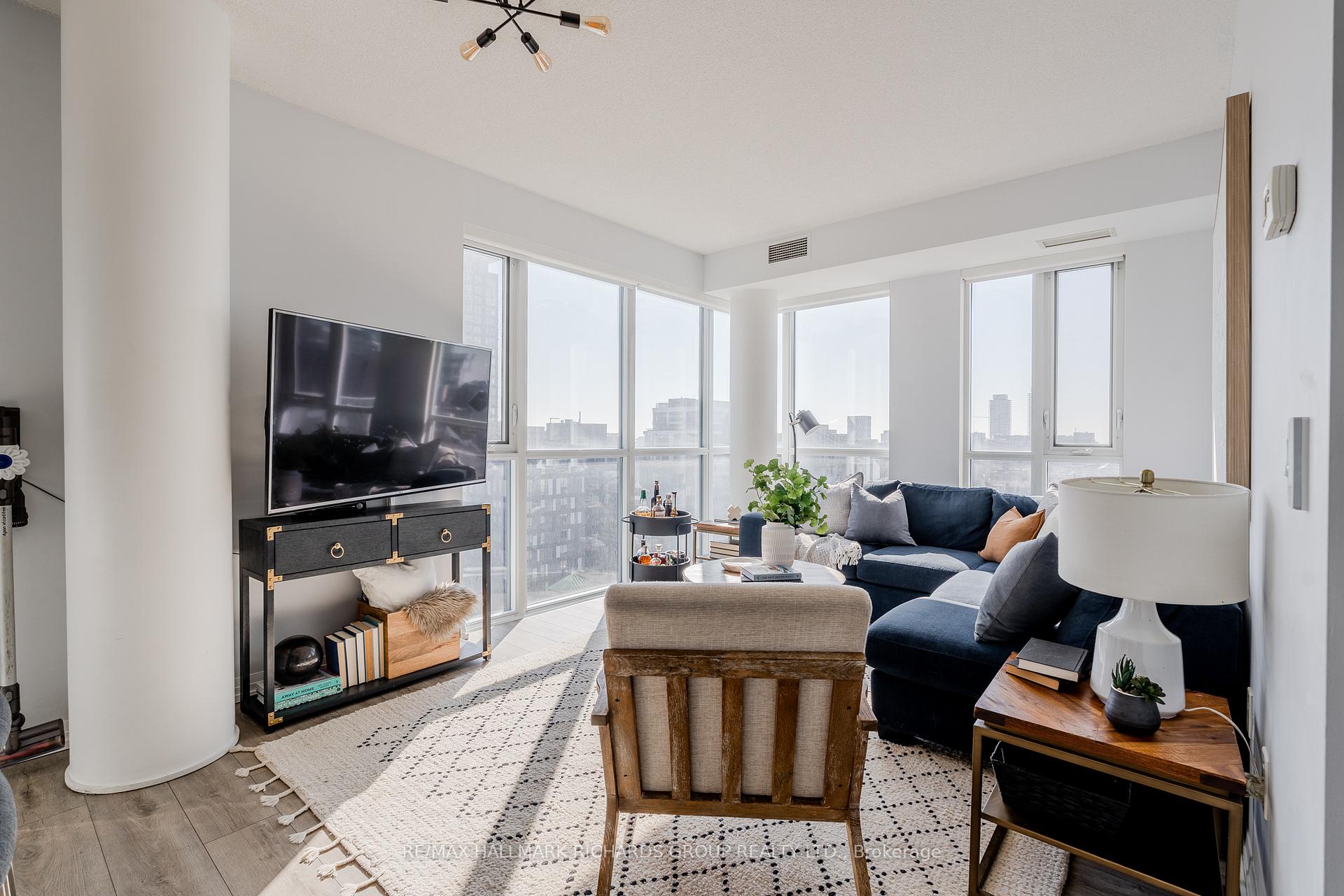 1105 - 25 Cole Street, Toronto, ON M5A 4M3