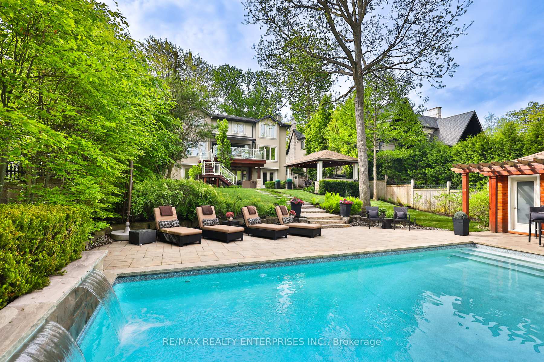 1215 Indian Road, Mississauga, ON L5H 1R8