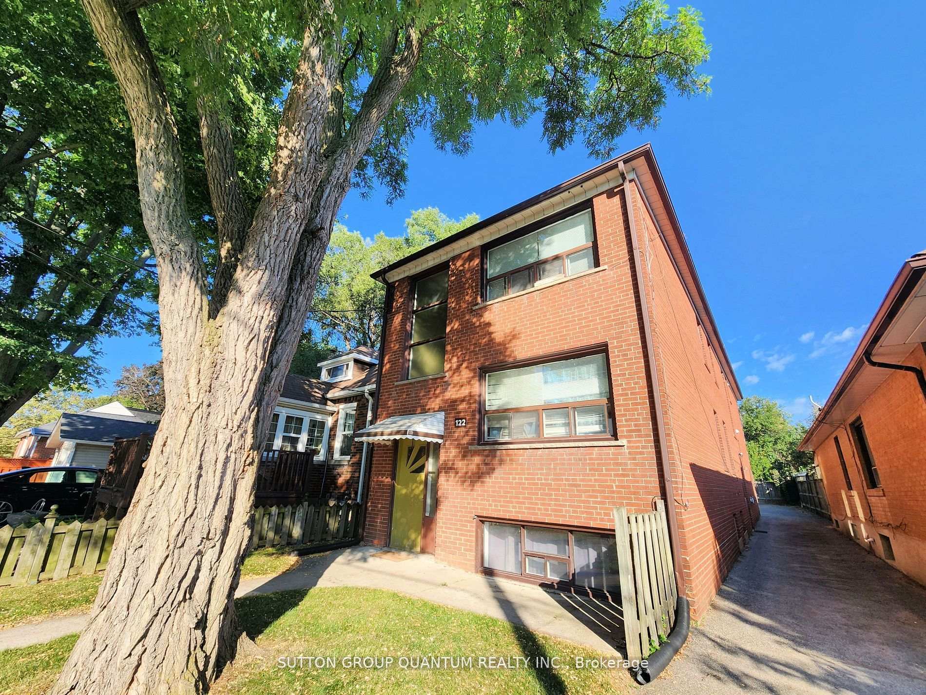 2 (main flr. rear) - 122 Newcastle Street, Toronto, ON M8Z 1C8