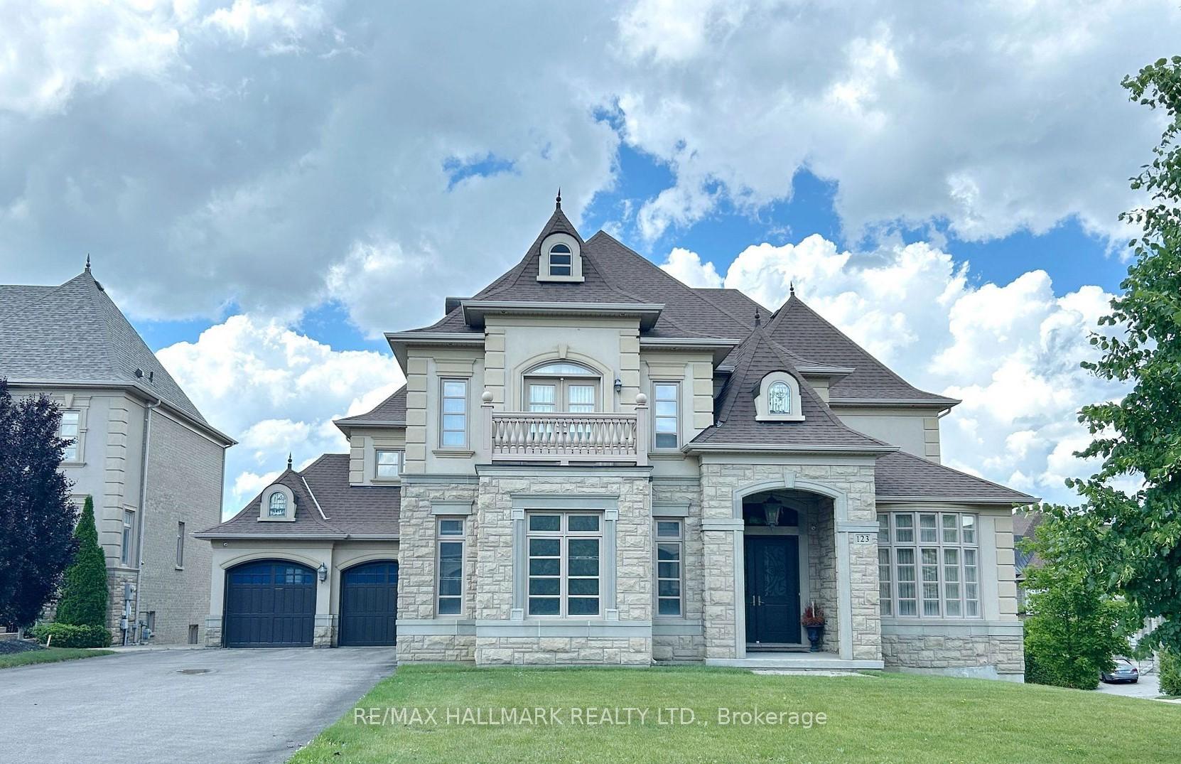 123 Carisbrooke Circle, Aurora, ON L4G 0K4