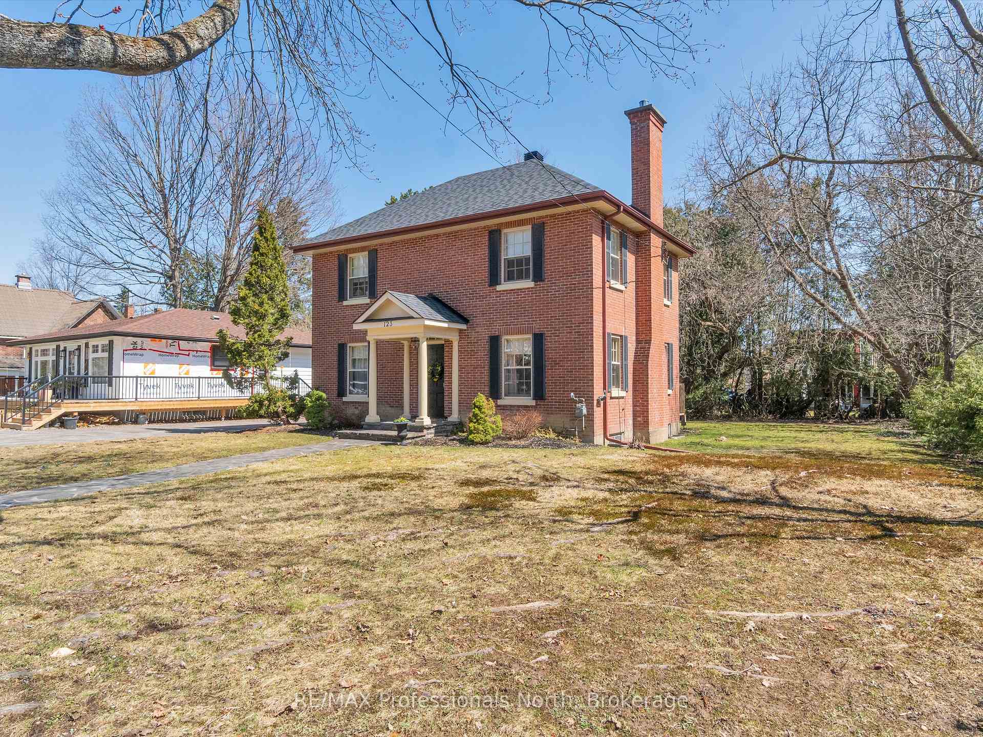 123 John Street, Bracebridge, ON P1L 1R8