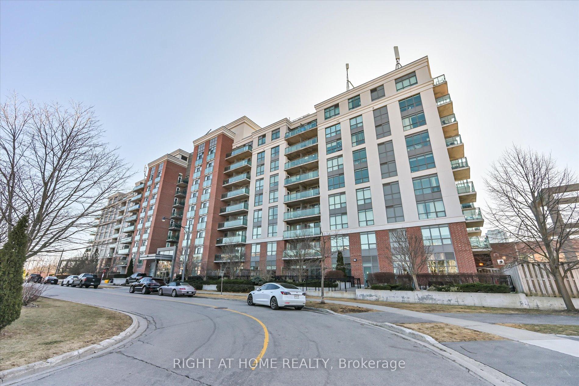 124 - 120 Dallimore Circle, Toronto, ON M3C 4J1