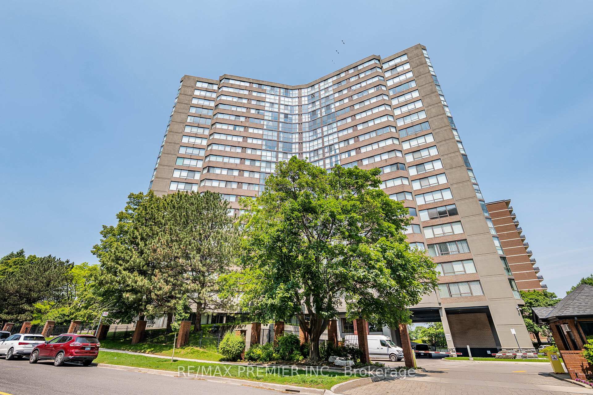 1606 - 40 Richview Road, Toronto, ON M9A 5C1