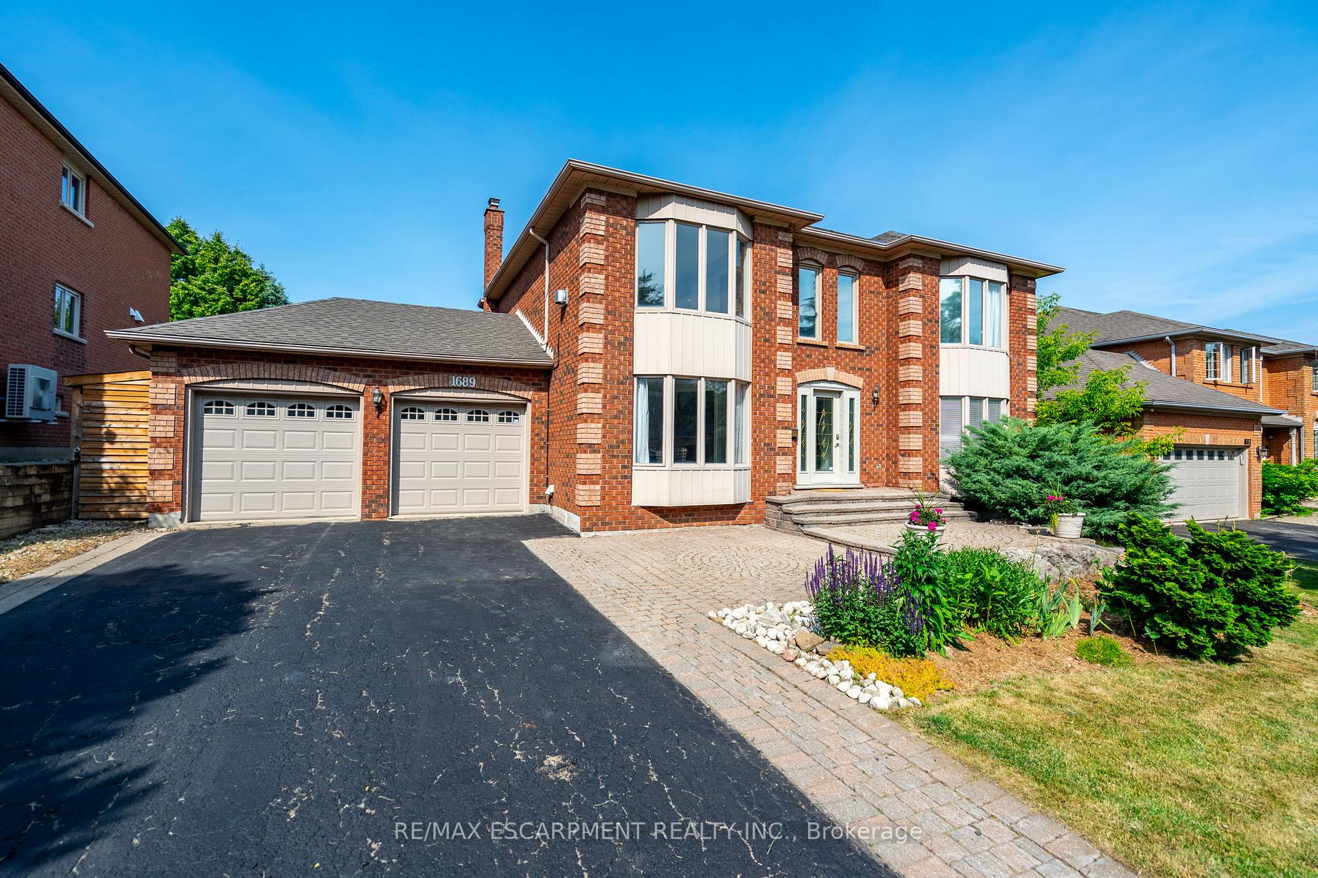 1689 Kerns Road, Burlington, ON L7P 4V6