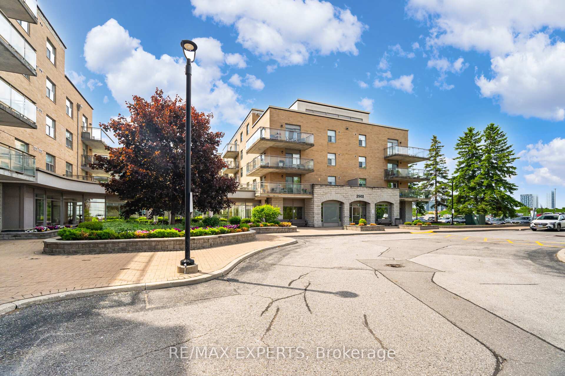 201 - 2502 Rutherford Road, Vaughan, ON L4K 5N6