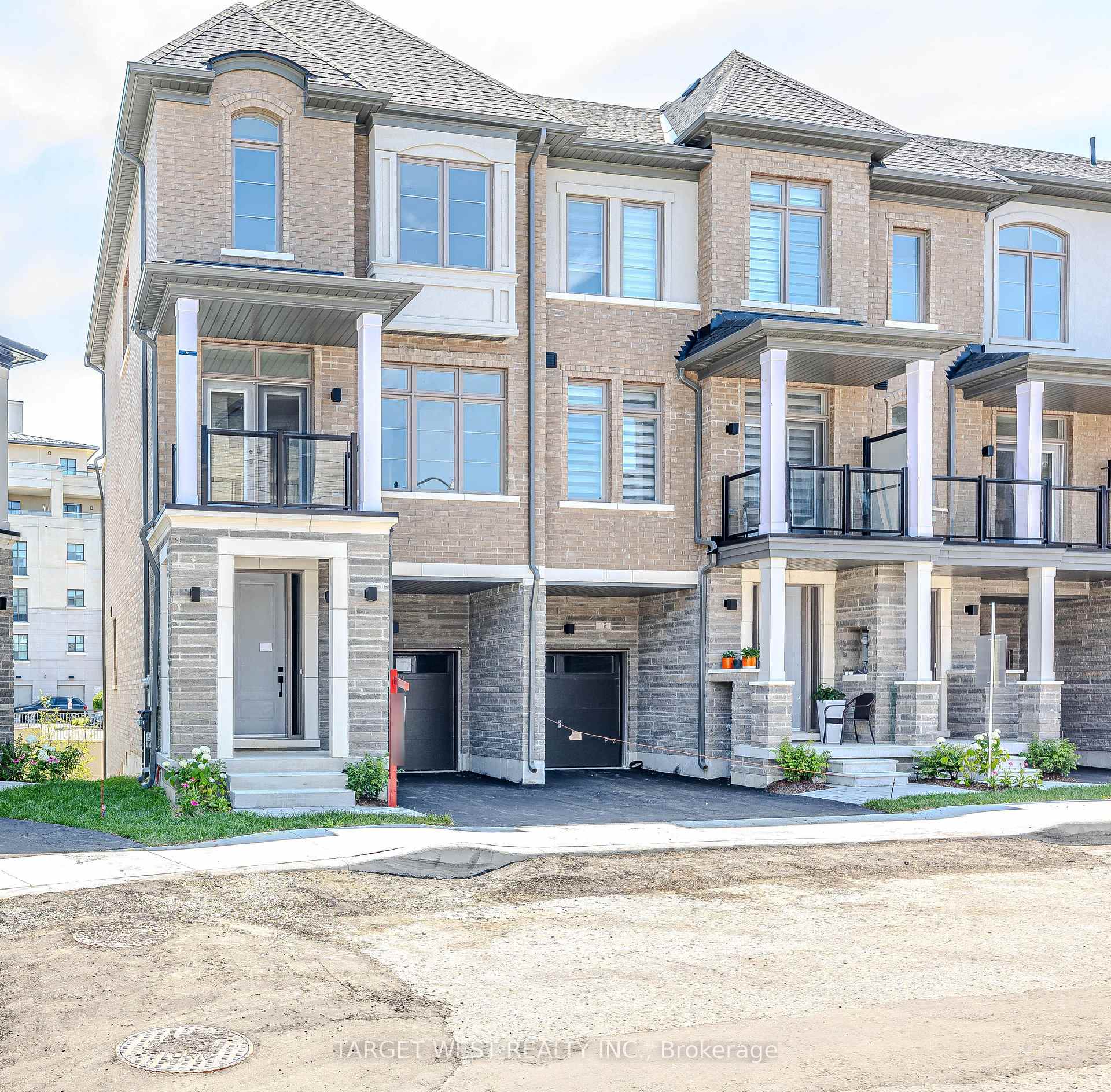 23 Archambault Way, Vaughan, ON L4H 5G4