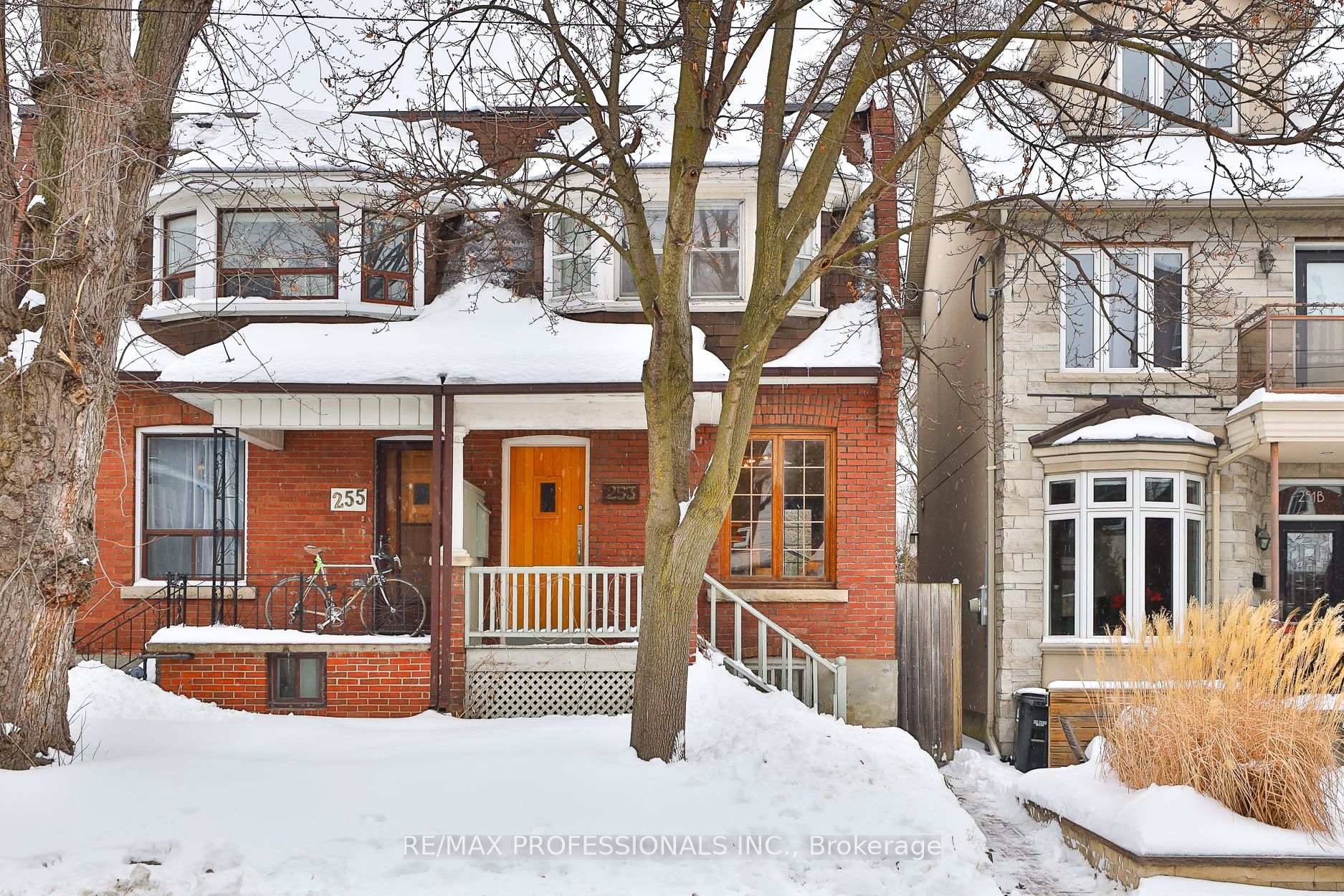 253 Howland Avenue, Toronto, ON M5R 3B7