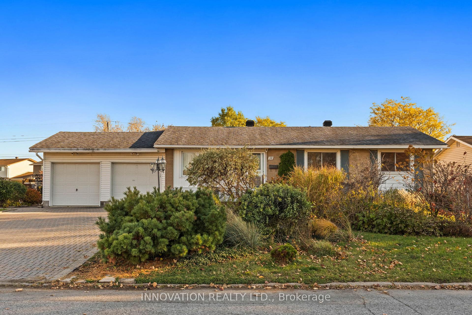 Houses For Sale in 7302 - Meadowlands/Crestview, Meadowlands - Crestview  and Area