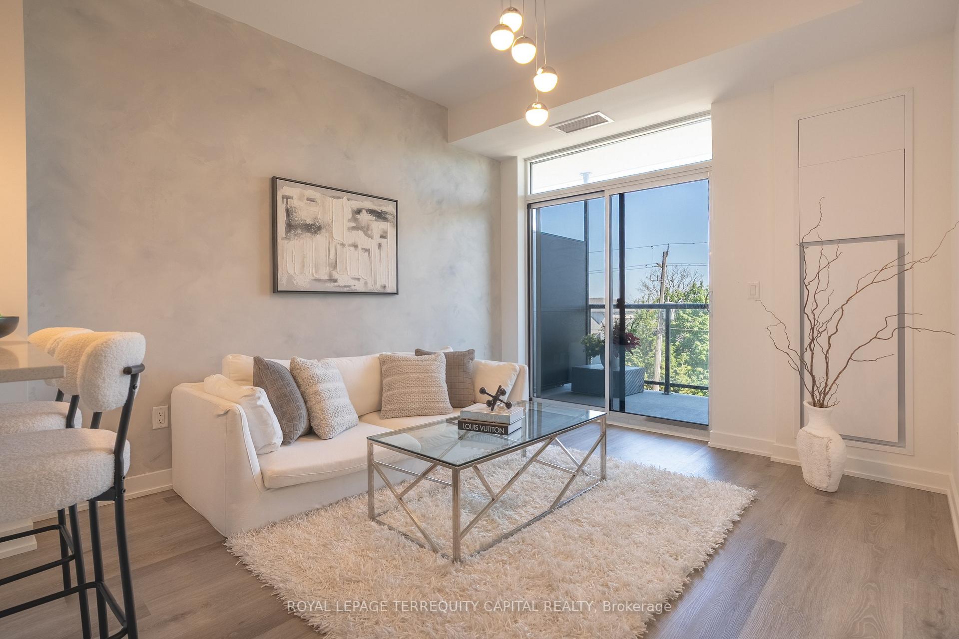 313 - 600 North Service Road, Hamilton, ON L8E 0L2