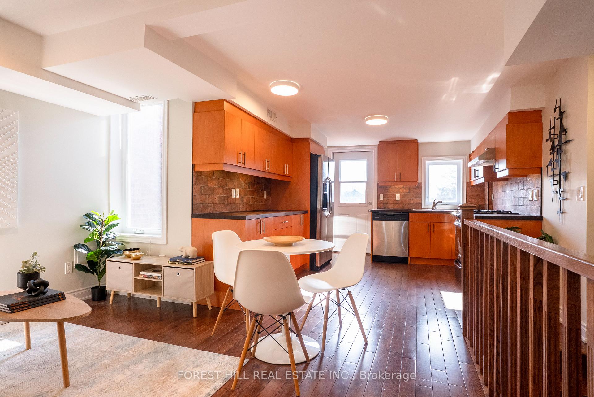 32 Castleton Avenue, Toronto, ON M6N 3Z5