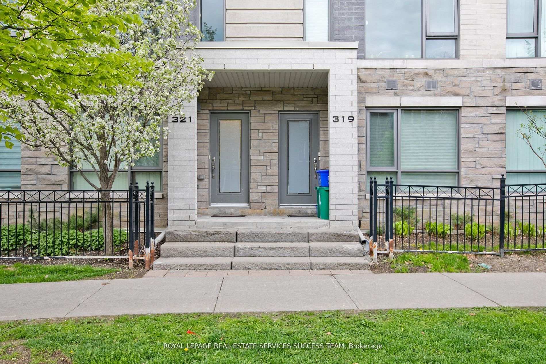 321 South Park Road, Markham, ON L3T 0B9