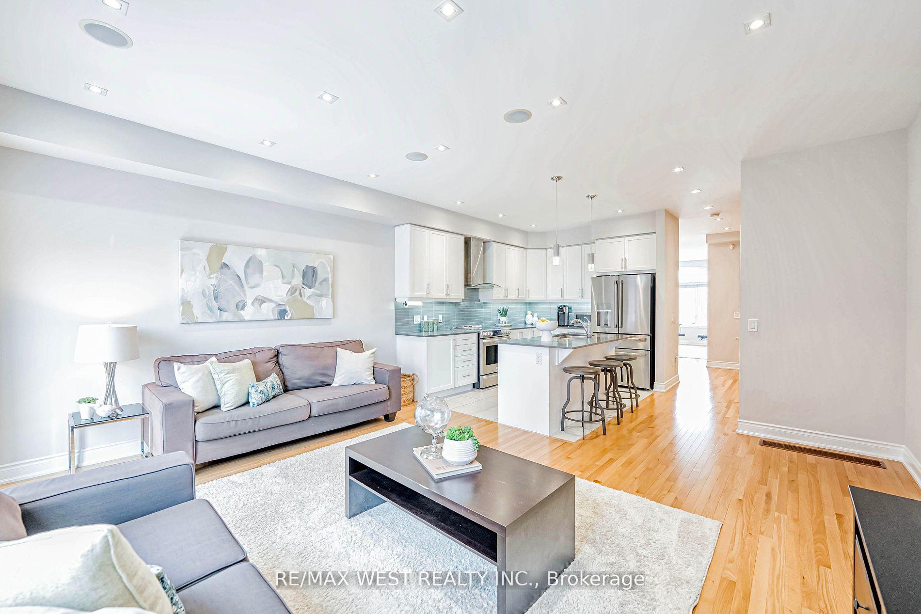 39 Ypres Road, Toronto, ON M6M 0B2