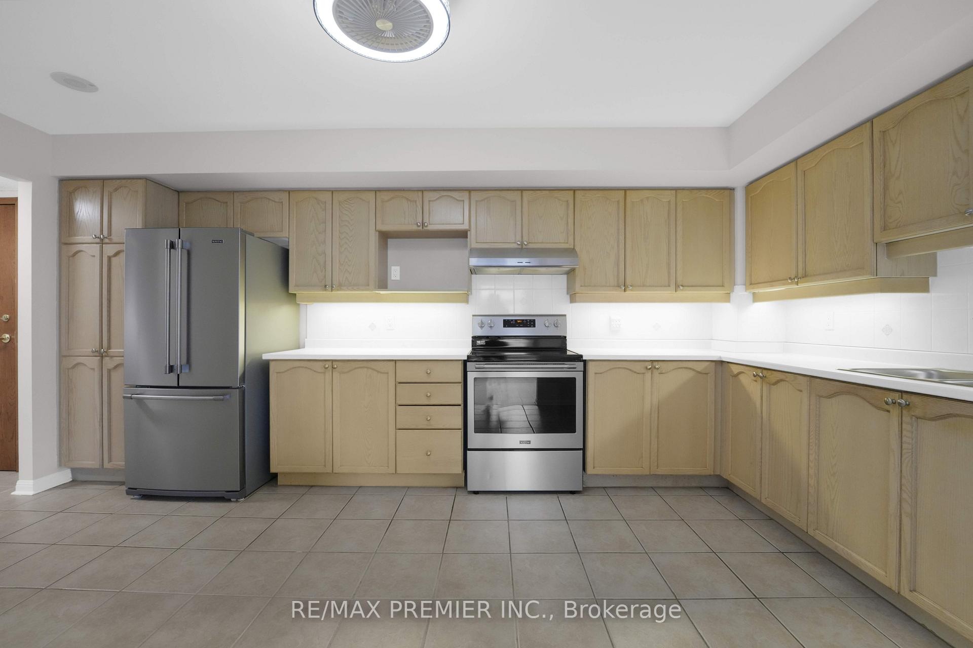 406 - 2502 Rutherford Road, Vaughan, ON L4K 5N6