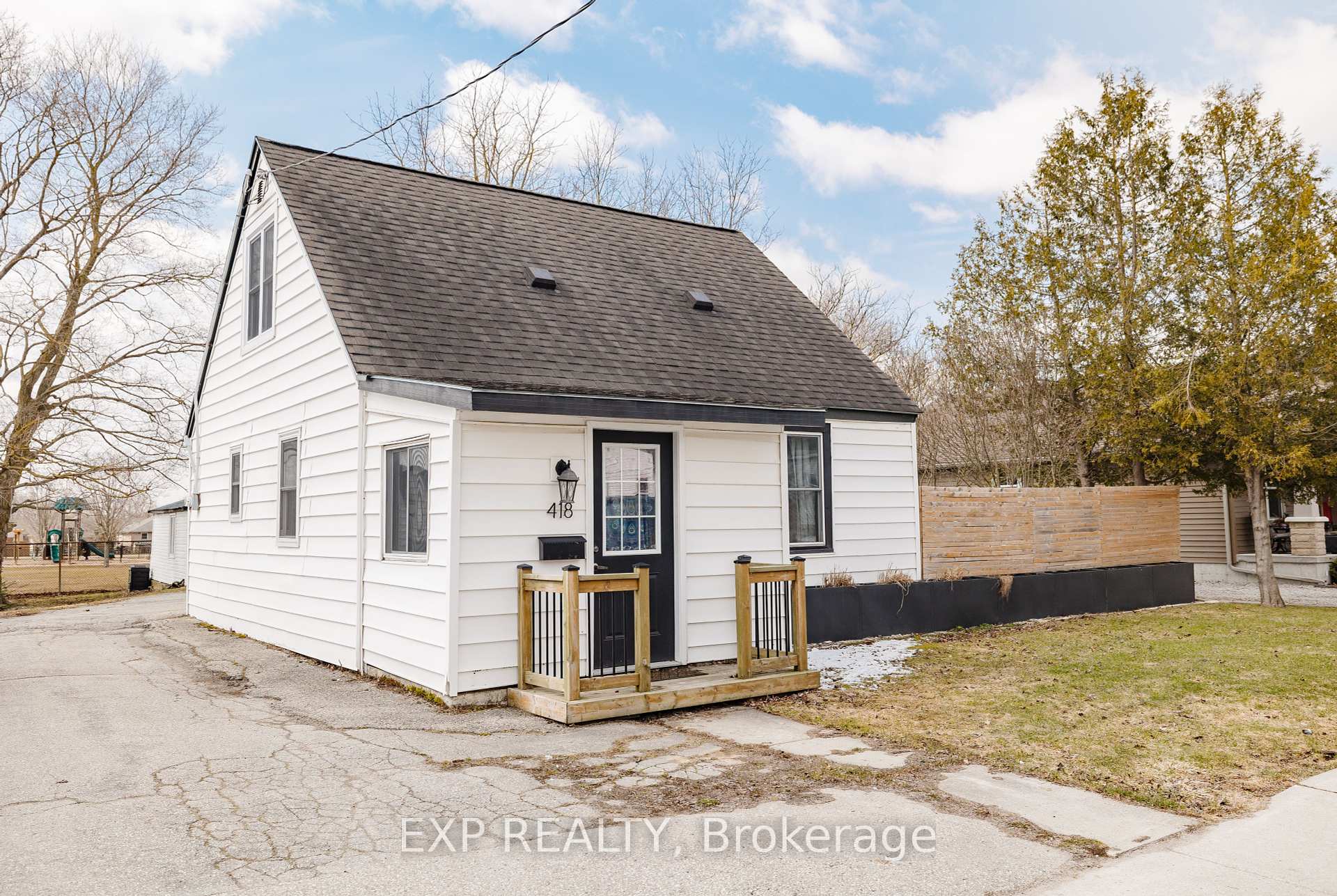 418 Clayton Street E, North Perth, ON N4W 2G5