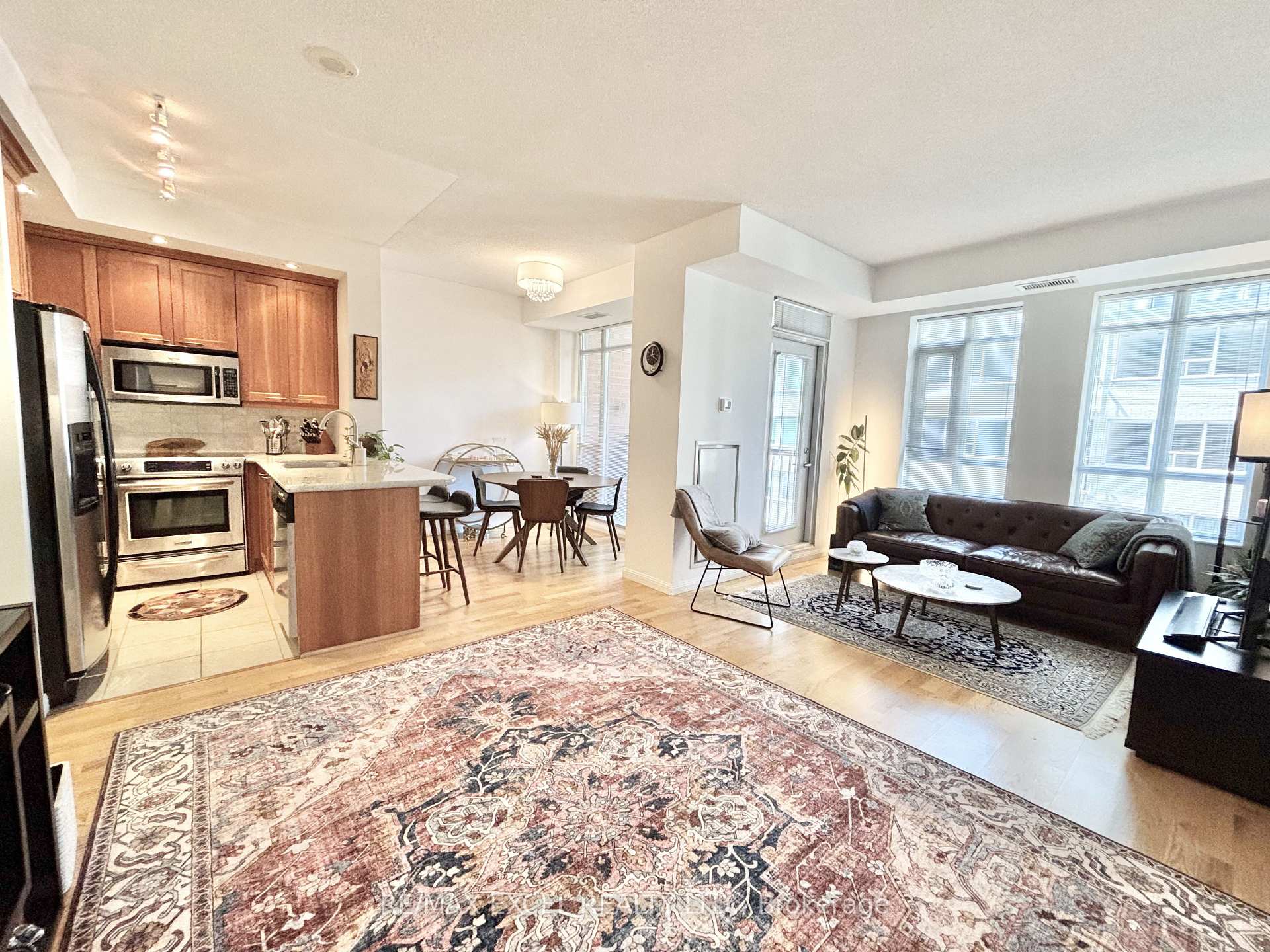 426 - 900 Mount Pleasant Road, Toronto, ON M4P 3J9