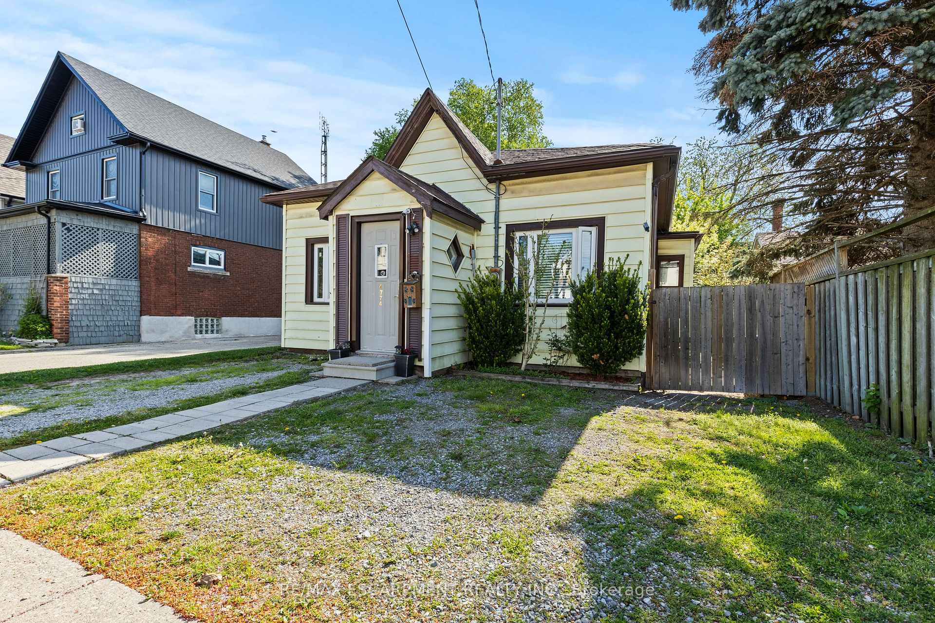 4774 Saint Clair Avenue, Niagara Falls, ON L2E 3T1