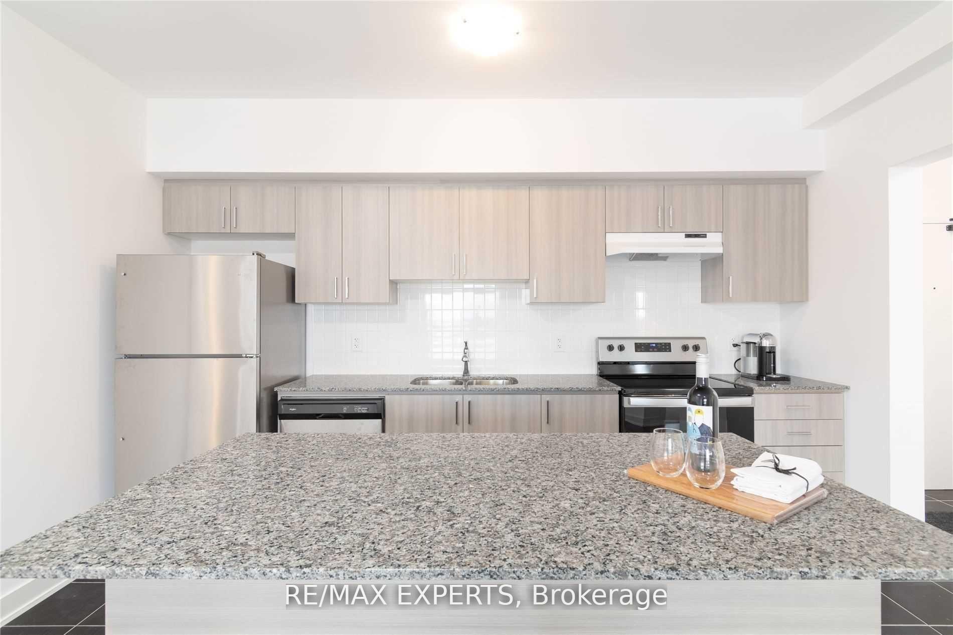 604 - 4 Spice Way, Barrie, ON L9J 0M2