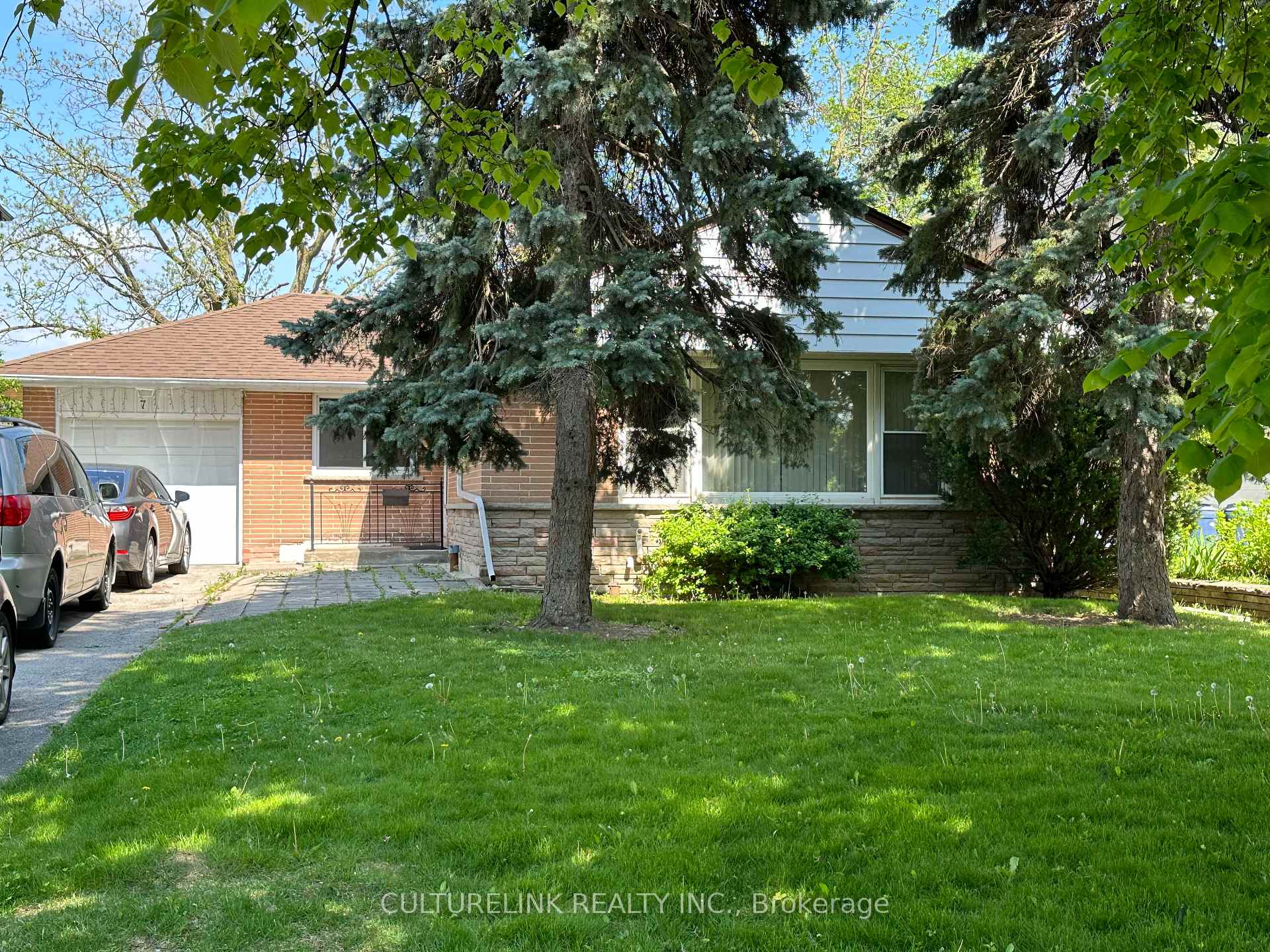7 Millgate Crescent, Toronto, ON M2K 1L5