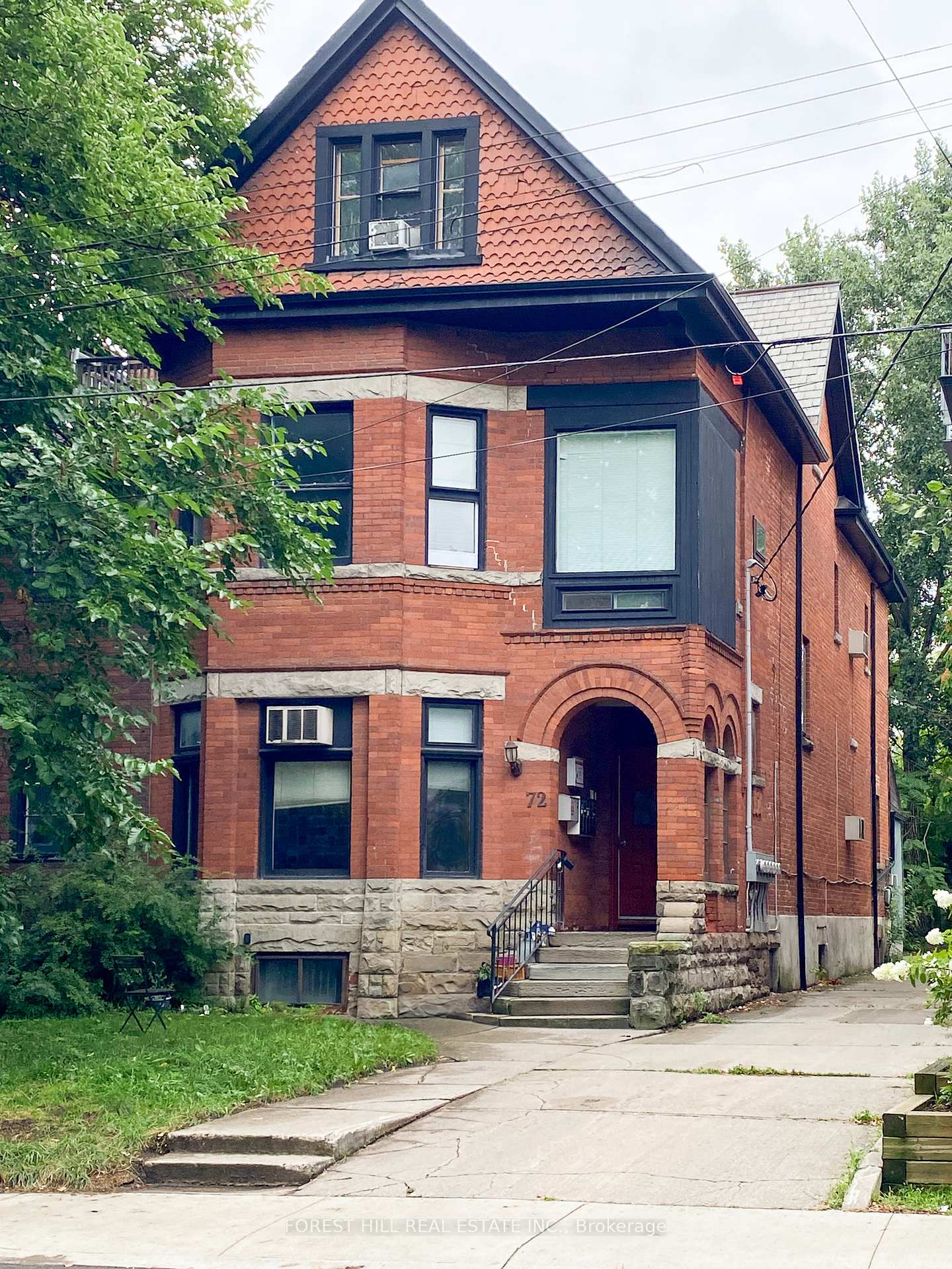 5 - 72 Walmer Road, Toronto, ON M5R 2X7