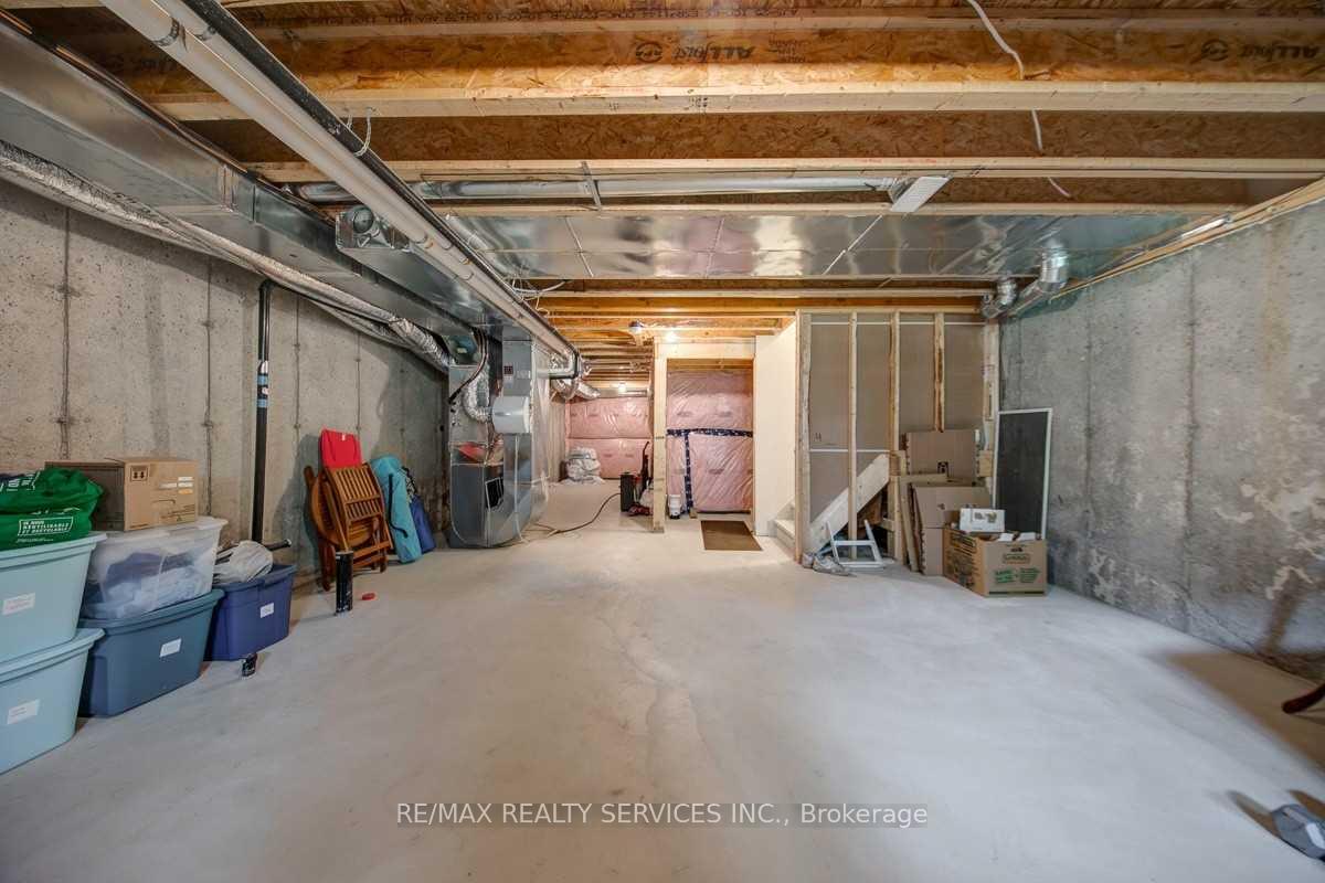 7722 Redbud Lane, Niagara Falls, ON L2H 3S2