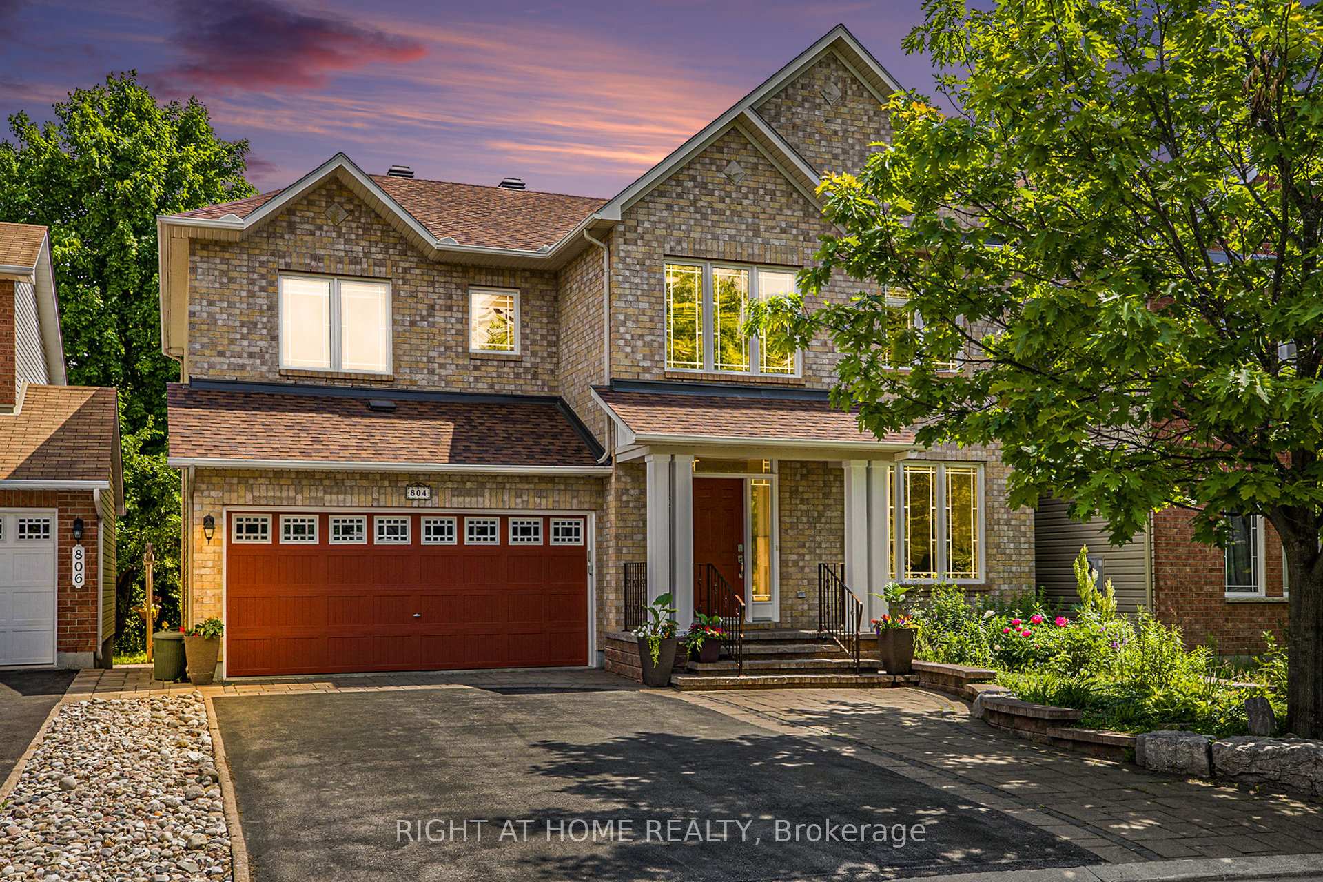 804 Oakside Crescent, Kanata, ON K2W 0A3