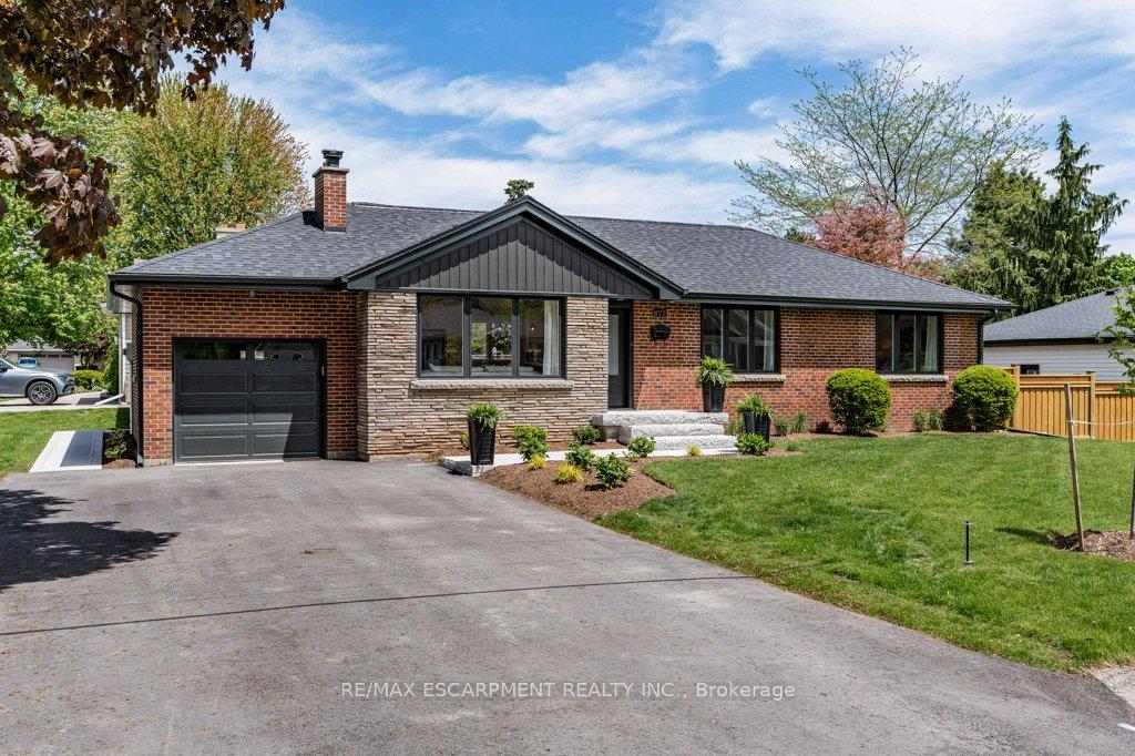 877 Condor Drive, Burlington, ON L7T 3A8