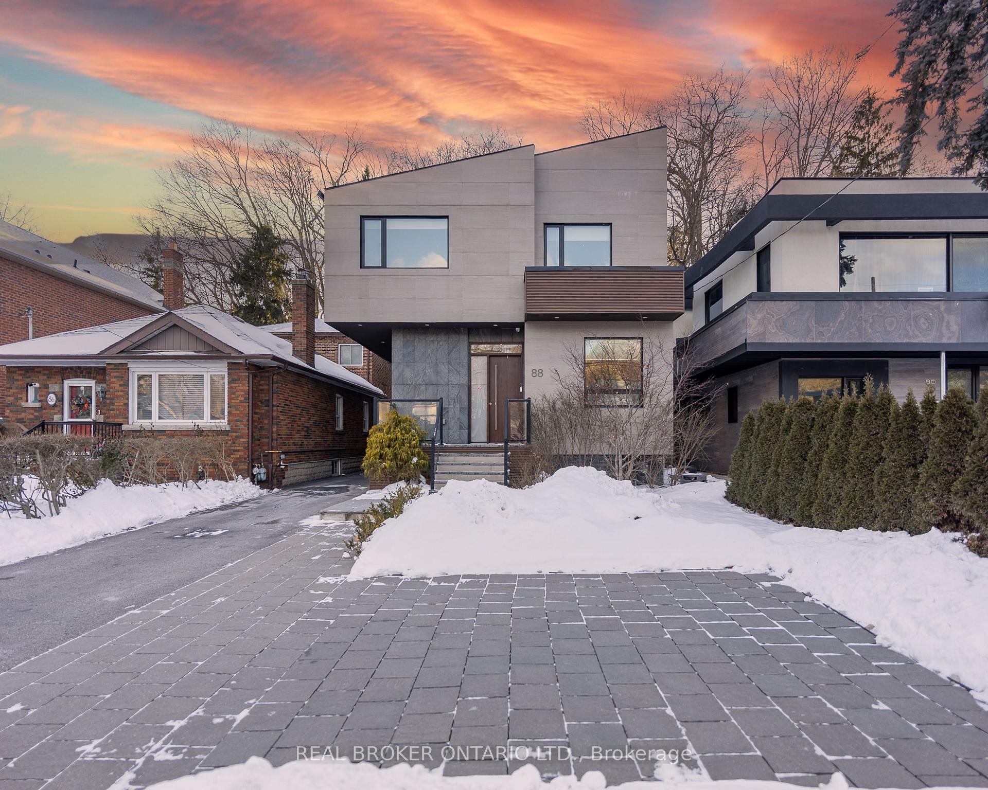 88 South Kingsway Way, Toronto, ON M6S 3T3