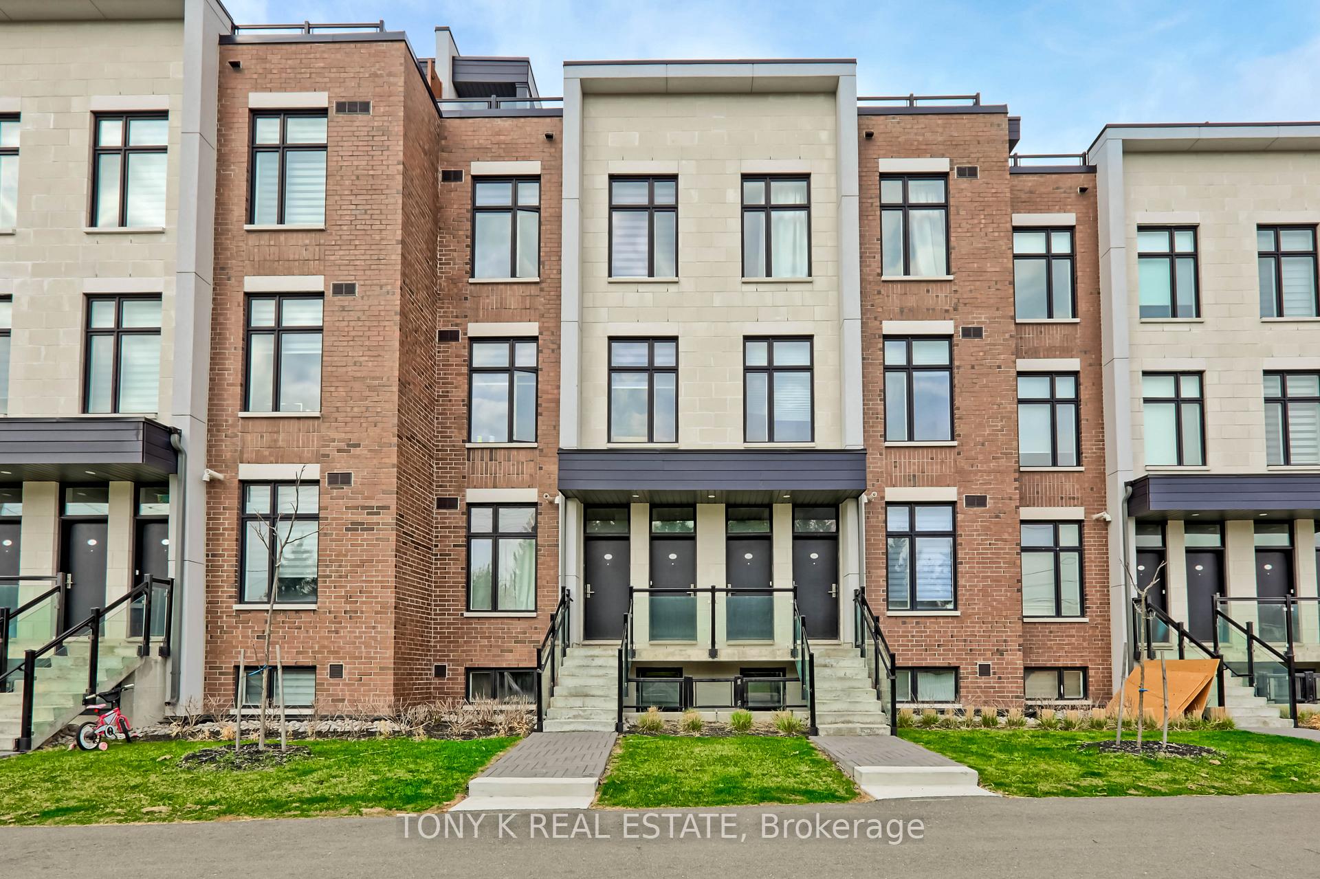 U212 - 9560 Islington Avenue, Vaughan, ON L4H 4Z5